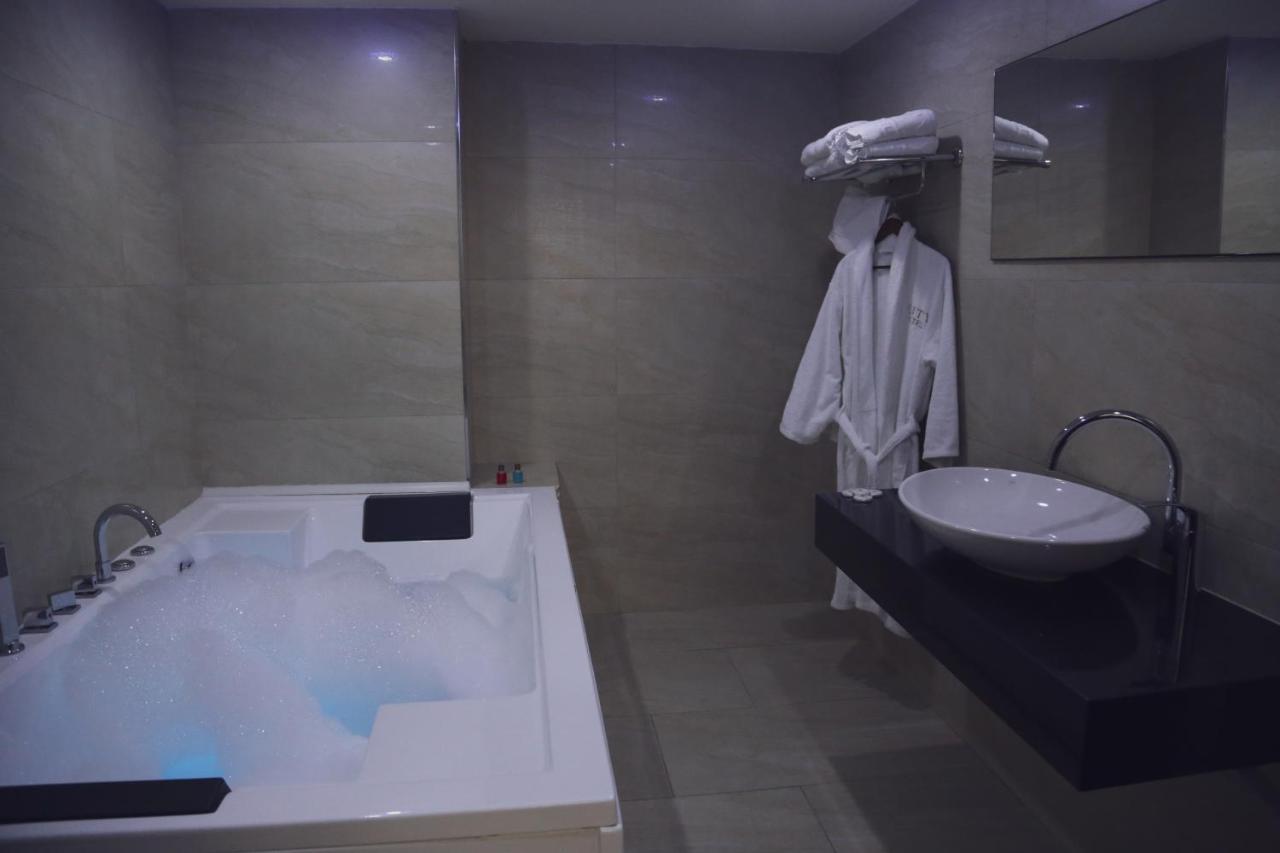 City Hotel Prizren Exterior photo