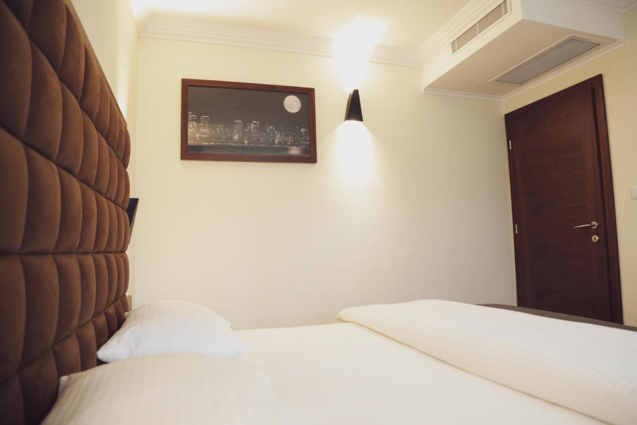 City Hotel Prizren Exterior photo