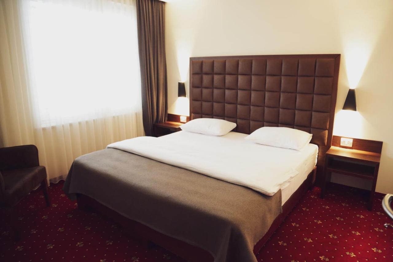 City Hotel Prizren Exterior photo